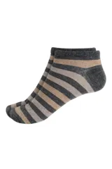 Soquete de corte bajo con diseño de rayas horizontales en tonos gris y beige.