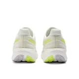 Championes New Balance para dama, modelo 1080 V13, color blanco con detalles en gris y amarillo, ideales para running.