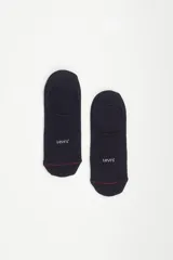 Pack de medias invisibles tipo soquete de corte bajo, color negro, con logo de la marca bordado en el empeine y detalle de costura en color rojo en la puntera.