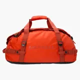 Bolso deportivo naranja de 40 litros, con panel trasero de espuma EVA, correas ajustables para hombros y sistema de correas intercambiables.