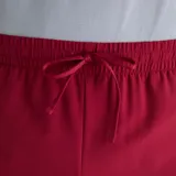 Short deportivo New Balance Sport Essentials color bordo, con cintura elástica ajustable con cordón exterior, bolsillos laterales y calzoncillo interno incorporado.