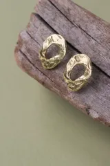Aros colgantes de bronce y alpaca con pernos y cierres mariposa de plata 925.