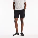 Short deportivo New Balance Sport Unlined de color negro, con bolsillos laterales y el logo reflectante de la marca en la pierna.