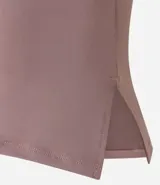 Blusa blanca sin breteles, confeccionada en microfibra, con detalle de encaje en el lateral y corte ajustado.