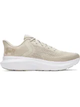 Championes de running Under Armour Charged Rogue 5, color beige con suela blanca. Presentan parte superior de malla técnica transpirable, entresuela Charged Cushioning para mayor amortiguación y suela exterior de goma resistente.