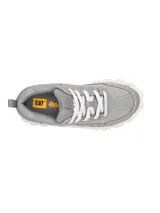 Championes Cat modelo Intruder Lite, color gris con suela chunky blanca. Diseño robusto con paneles de gamuza y cuero sintético, cordones blancos y logo de la marca en el lateral.