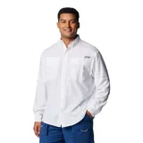 Camisa de manga larga técnica, color blanco, con cuello abotonado, bolsillos frontales con solapa y ventilación en la espalda. Confeccionada en tejido ripstop ultraligero con tecnología de protección solar y evaporación avanzada.