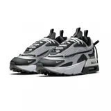 Championes Nike Air Max Furyosa con diseño técnico y vanguardista. Presentan una combinación de malla transpirable y paneles superpuestos en tonos gris, negro y blanco. Destacan por su sistema de doble unidad Air Max visible en la entresuela, cordones decorativos y una estructura robusta con suela de goma dentada.