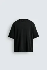 Camiseta de punto de algodón con corte boxy fit, cuello redondo y manga corta, con acabado efecto lavado.