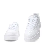 Championes Puma modelo Rebound Femme Low con plataforma, diseño monocromático en color blanco, con perforaciones en los laterales y puntera, y logo de la marca en el talón de la suela.