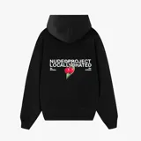 Hoodie negro de corte oversize con capucha y bolsillo frontal tipo canguro. Presenta un estampado gráfico en la espalda con el texto 'Nude Project Locally Hated' y una ilustración de cerezas.