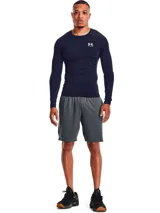 Remera térmica de compresión Under Armour, modelo HeatGear Armour, de manga larga y cuello redondo. Confeccionada en tejido ultraligero con paneles de malla estratégicos para mayor ventilación, diseño ergonómico y mangas raglán para mayor libertad de movimiento.