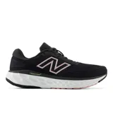 Championes de running New Balance Fresh Foam X Evoz V4 para mujer, de color negro con la letra "N" en rosado y entresuela blanca con tecnología Fresh Foam X.