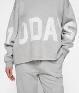 Buzo hoodie gris melange de corte oversize, confeccionado en tejido polar grueso y cepillado. Presenta un gran parche del logotipo de 10DAYS en el frente, capucha, puños acanalados y dobladillo sin rematar.