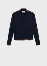 Jersey de punto fino en color azul marino, con cuello perkins y cierre de botones decorativos efecto joya en el hombro. Presenta un diseño recto de manga larga con detalles de ribetes en tono contrastante.