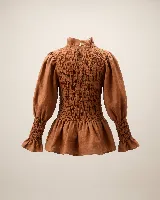 Blusa de algodón color tostado, con cuerpo elastizado tipo nido de abeja, mangas abullonadas con puños fruncidos, cuello alto con volado y dobladillo acampanado.