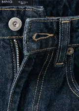 Jeans de denim azul oscuro con corte ancho y recto, tiro alto y botamanga con dobladillo ancho vuelto.