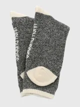 Calcetines grises jaspeados con puño, talón y puntera en color crema.