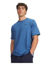 Remera deportiva Under Armour de manga corta, color azul melange, con cuello redondo y el logo de la marca estampado en el pecho.