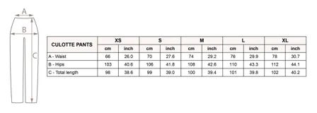 Pantalón culotte negro de lino orgánico, con cintura alta, diseño plisado y bolsillos laterales.