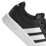 Championes Adidas modelo Grand Court Base 3.0, de estilo urbano y diseño clásico. Presentan un exterior de cuero sintético en color negro con las icónicas tres rayas laterales en color blanco y suela de goma blanca con relieve de la marca.