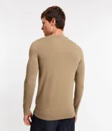 Suéter básico masculino de cuello redondo y manga larga, confeccionado en punto liso.