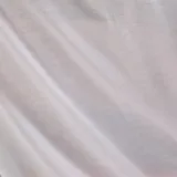 Remera blanca de manga corta con logo de New Balance estampado en el pecho.