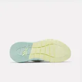 Championes de entrenamiento Reebok Nano Gym, color gris con detalles en verde menta y amarillo claro en la suela degradada.
