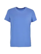 Remera técnica de manga corta Merrell, color azul, con cuello redondo y logo de la marca estampado en el pecho. Confeccionada con tecnología Drirelease para control de humedad, propiedades antiolor, protección UPF30+ y tejido elástico en cuatro direcciones.