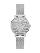 Reloj analógico Guess con caja redonda de 36 mm y malla de acero inoxidable tipo milanesa en tono plateado. La esfera presenta un diseño triangular central rodeado de cristales brillantes.
