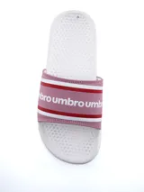 Ojotas de diseño deslizante Umbro modelo Ports, con base blanca y tira ancha en color rosado con rayas rojas y blancas, y el logotipo de la marca estampado.