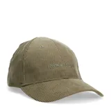 Gorro tipo cap de pana color verde oliva, con visera curva y bordado frontal con el logo de la marca.