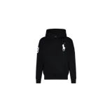 Hoodie de felpa negra con capucha y cordones ajustables, bolsillo tipo canguro frontal y el clásico logo del jugador de polo bordado en grande en color blanco en el pecho. Cuenta además con el número tres bordado en una de las mangas.