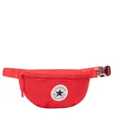 Riñonera Converse color rojo, con cierre principal y parche circular con el logo de la marca en el frente. Cuenta con correa ajustable y hebilla de plástico.
