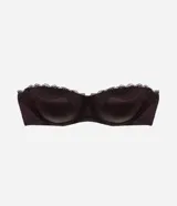 Soutien strapless color marrón oscuro, confeccionado en microfibra con detalles de encaje en el borde superior de las copas. Posee aros, copas estructuradas y breteles finos removibles.