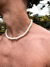 Collar de perlas blancas de 8mm.