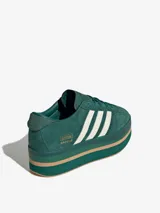 Championes Adidas Gazelle Stack color verde con plataforma de goma y las tres tiras clásicas en blanco.