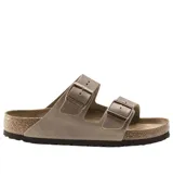 Sandalias Birkenstock modelo Arizona Soft Tabacco Brown, de cuero aceitado marrón con dos tiras ajustables con hebillas metálicas y plantilla anatómica de corcho.