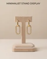 Caravanas colgantes de acero dorado con diseño de eslabón ovalado, decorado con microcirconias engastadas en todo su contorno.
