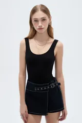 Body negro sin mangas de poliamida, con diseño ajustado al cuerpo y escote redondo.