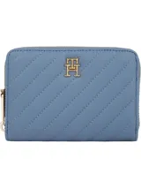 Billetera Tommy Hilfiger azul acolchada con cierre de cremallera, múltiples ranuras interiores para tarjetas y bolsillo interior con cremallera para monedas.