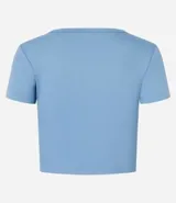 Remera deportiva cropped de microfibra color celeste, con escote cuadrado y mangas cortas. Diseño ajustado al cuerpo con acabado de tacto suave.
