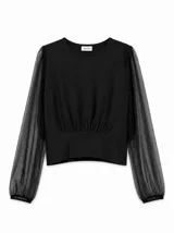 Blusa negra de manga larga transparente en tejido de tul, con cuerpo liso y detalle fruncido en la cintura.