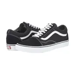 Championes Vans modelo Old Skool, de diseño clásico con capellada de gamuza y lona en color negro, con la icónica banda lateral blanca y suela de goma vulcanizada.