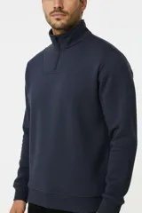 Sudadera de cuello alto con cierre frontal corto y manga larga, en color blanco crudo, con diseño liso y corte clásico.