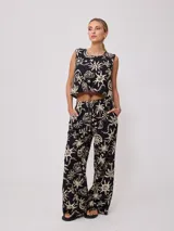 Top sin mangas de algodón con estampado playero en tonos naranja y crema, con ajuste lateral mediante cordones.