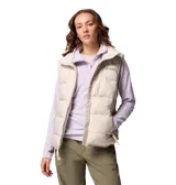 Chaleco acolchado Columbia modelo Pike Lake III, color beige, con tecnología Omni-Heat reflectante y aislamiento sintético reciclado. Presenta cierre frontal bidireccional, cuello alto con protección para la barbilla y bolsillos laterales con cierre.