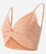 Blusa cropped color durazno con estampado boho, escote en V, breteles finos y detalle retorcido en el frente.