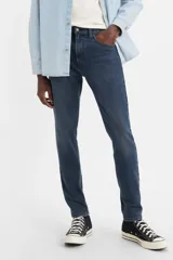 Jean de hombre Levi's modelo 512 Slim Taper, color azul oscuro.