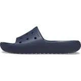 Sandalias Crocs Classic color negro, con agujeros en la parte superior y suela texturizada.